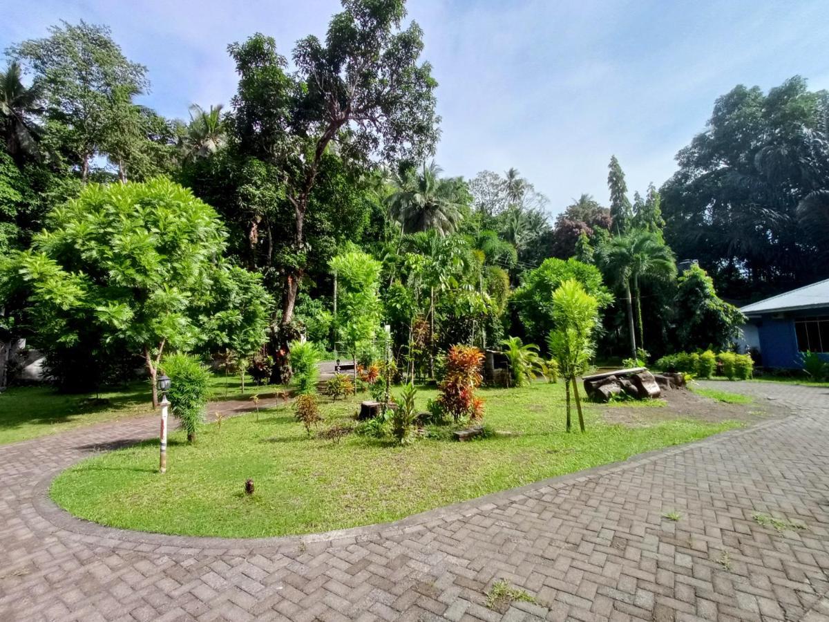 Tangkoko Lodge Bitung Exterior photo